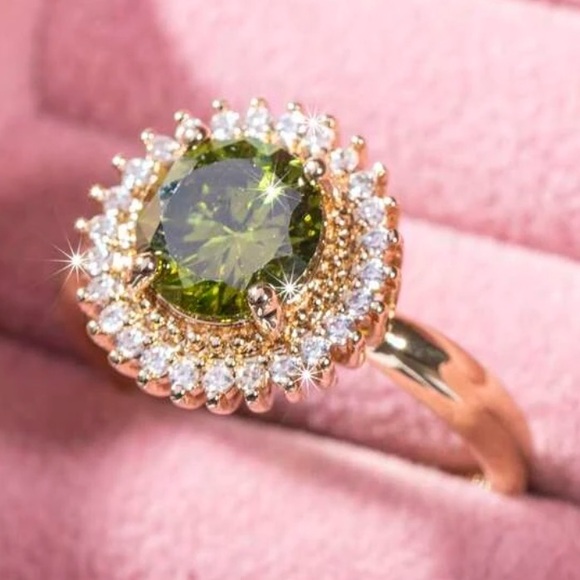 18k Gold Plated Peridot and Cubic Zirconia Ring - Picture 4 of 5